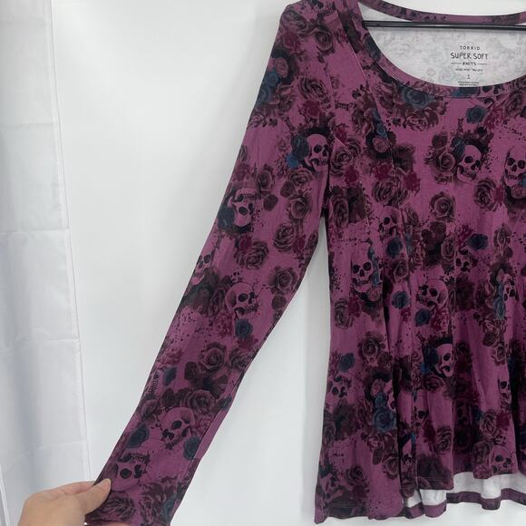 Torrid Super Soft Skull Rose Top Sz 1X Purple WhimsiGoth Grunge Long Sleeve Soft - Picture 5 of 11